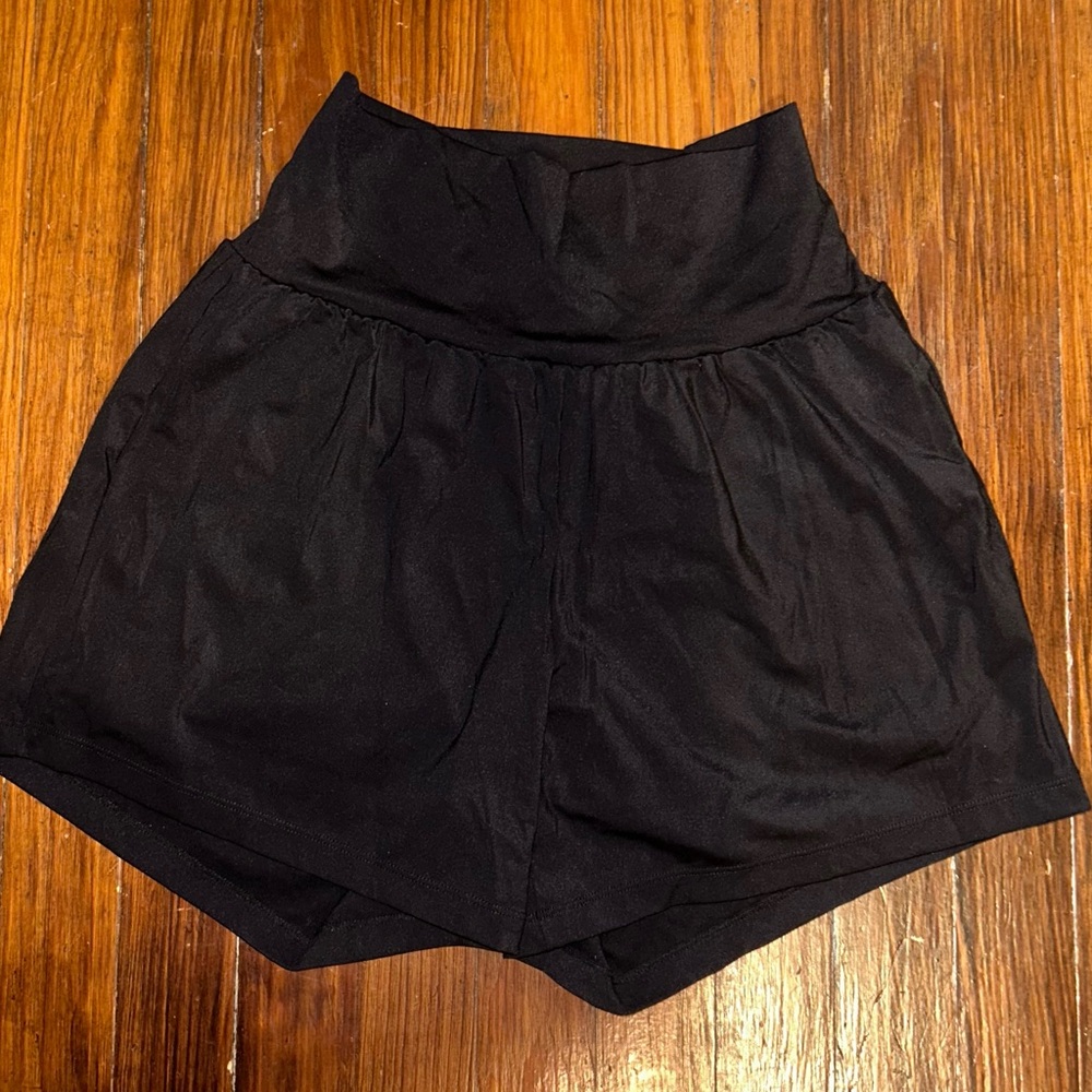 HALARA Black High-Waist Women's Shorts